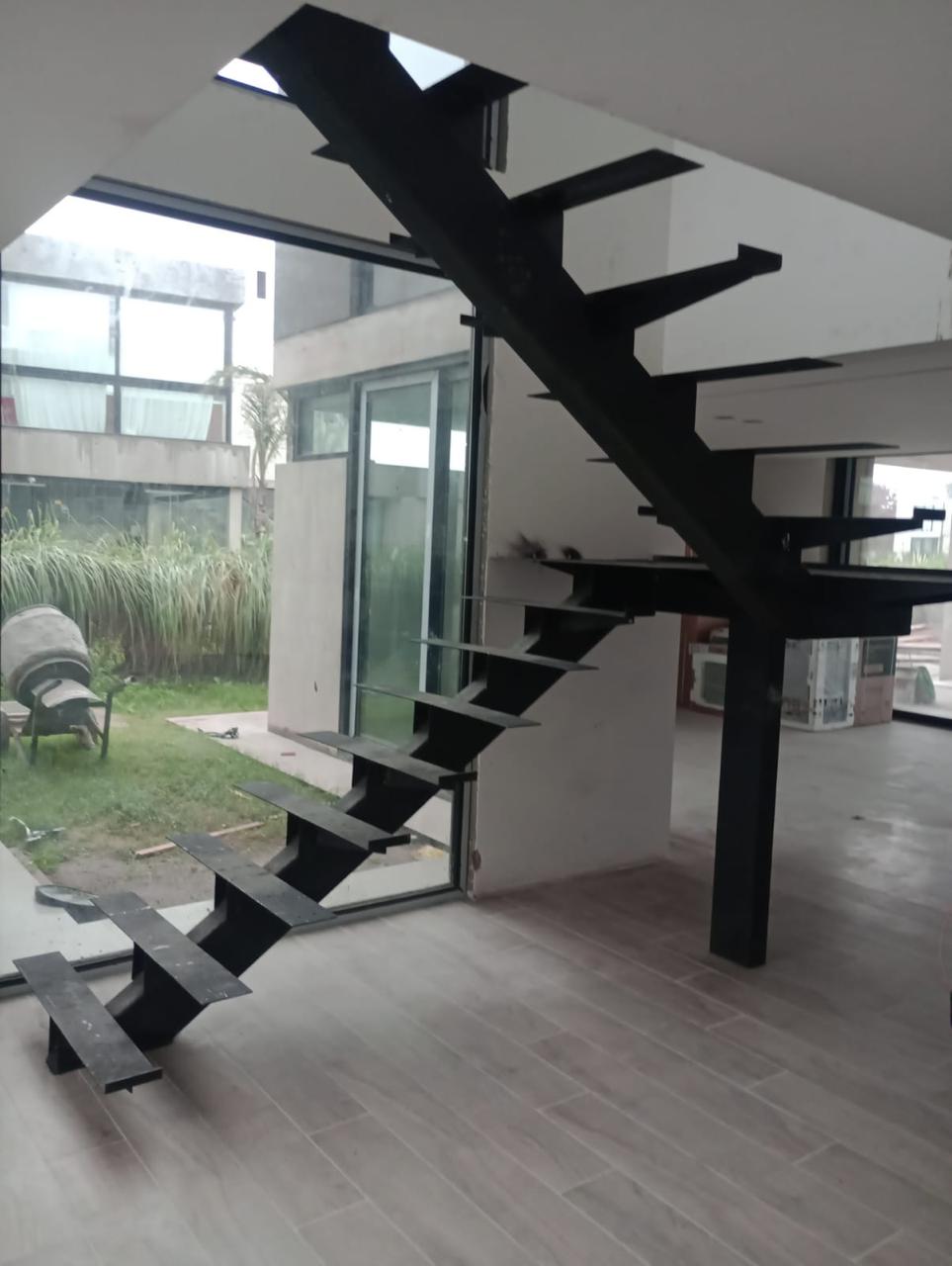 Escalera en voladizo